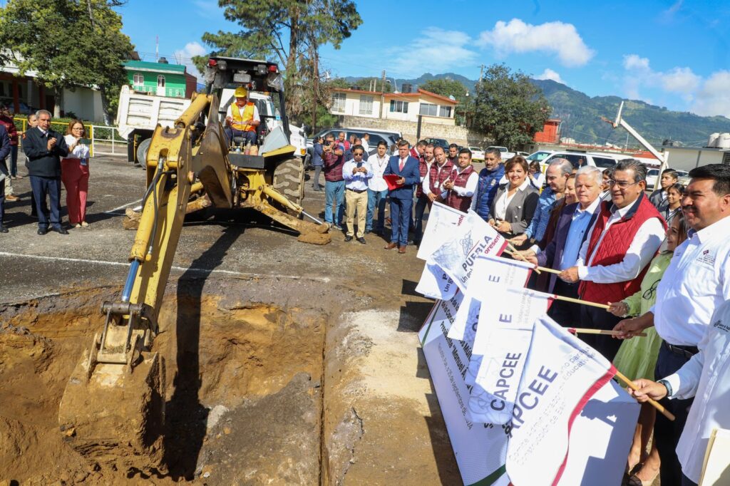 Sergio Salomón dio el banderazo para la construcción del techado de la cancha del CEPMAC