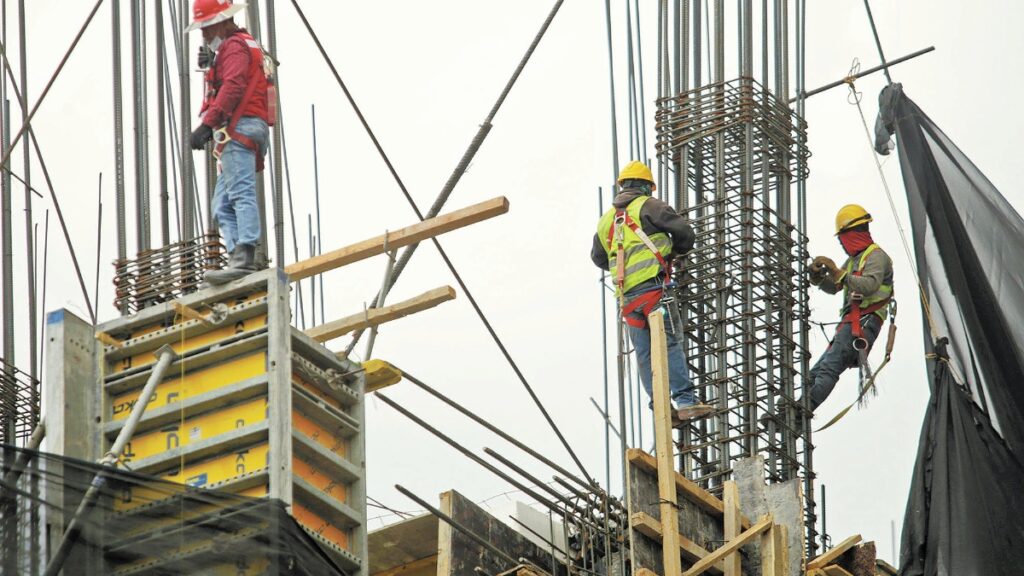 El valor de producción que generaron las empresas constructoras descendió, en términos reales, 0.9 %.
