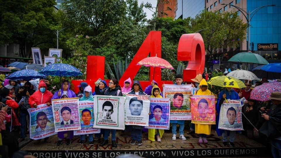 Conmemoran 10 años de la desaparición de los 43 normalistas de Ayotzinapa