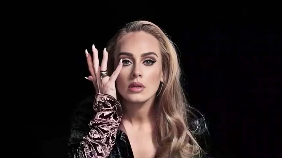 Anuncia Adele que se retira una larga temporada de los escenarios