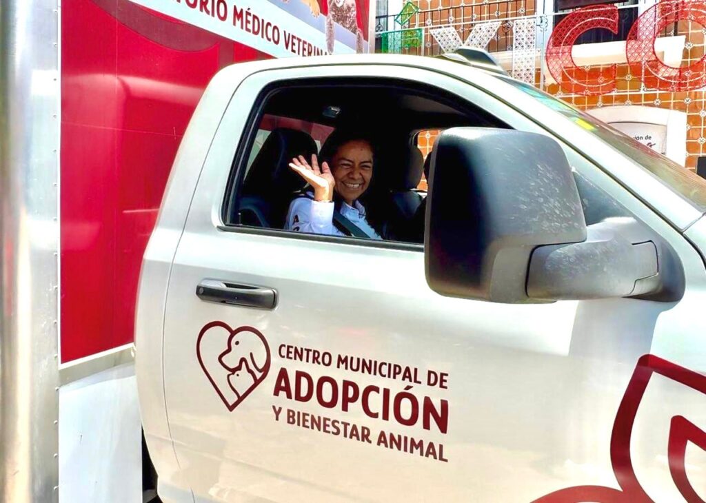Ariadna Ayala entrega consultorio veterinario móvil y consolida bienestar animal en Atlixco