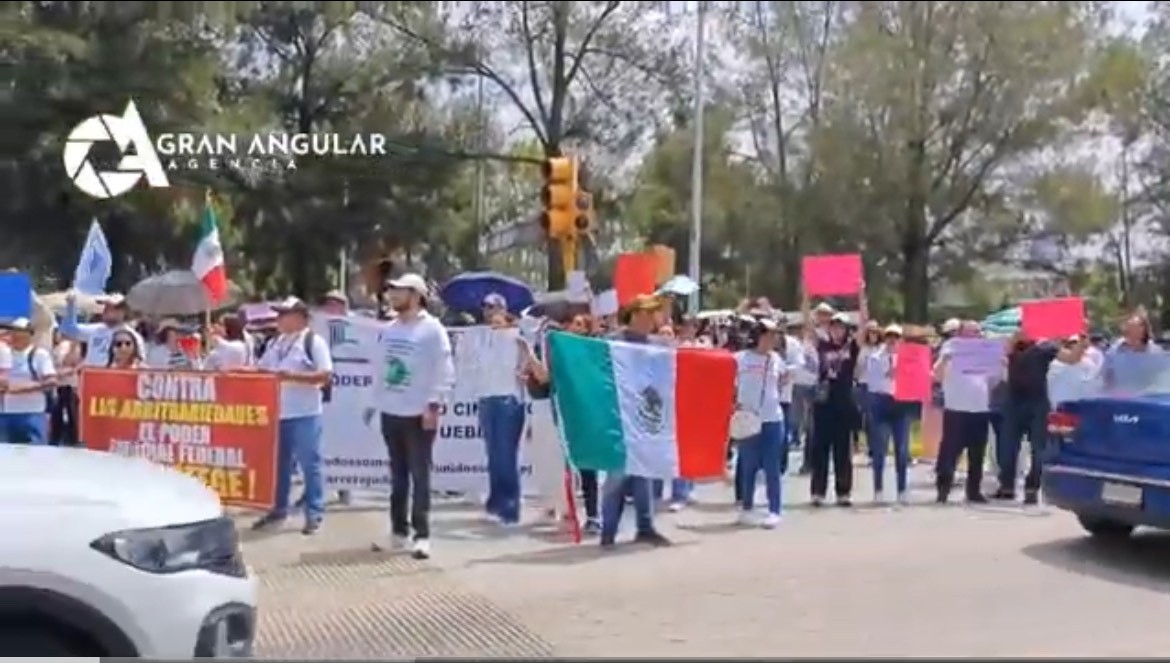 Video: Estudiantes de la Ibero Puebla se manifestaron contra la reforma al Poder Judicial 