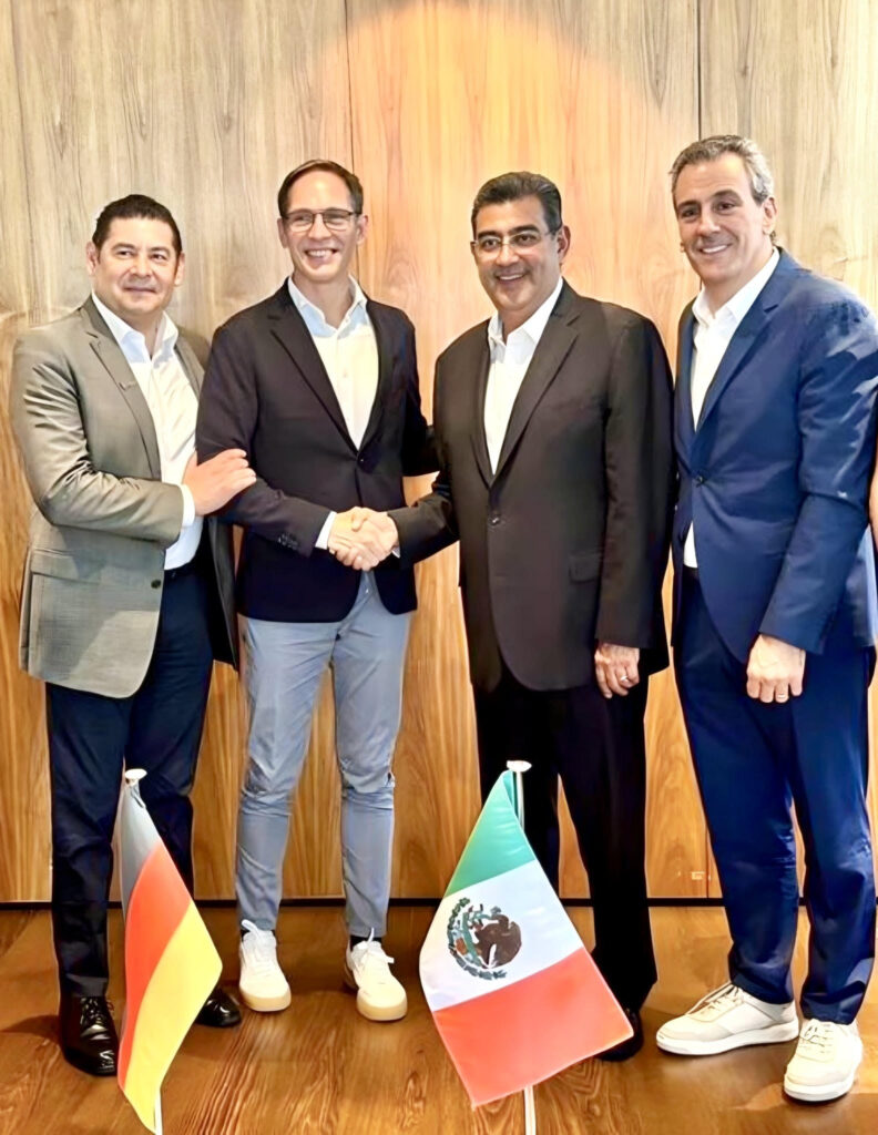 El gobernador de Puebla visitó la sede principal de Audi