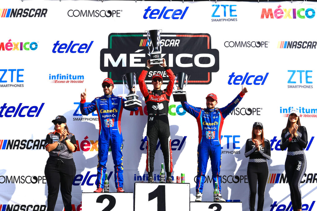 Alex de Alba y el Racing Team, triunfan en el “Gran Premio” y van a la final de NASCAR México