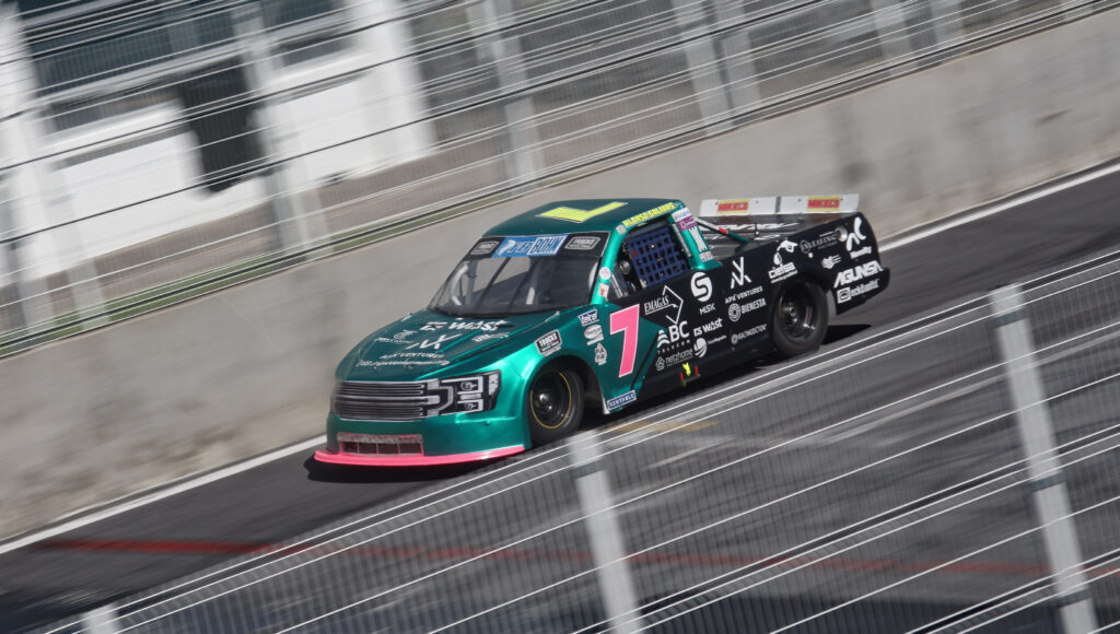 Alonso Salinas gana en Puebla y asegura su pase a la final de Trucks México Series