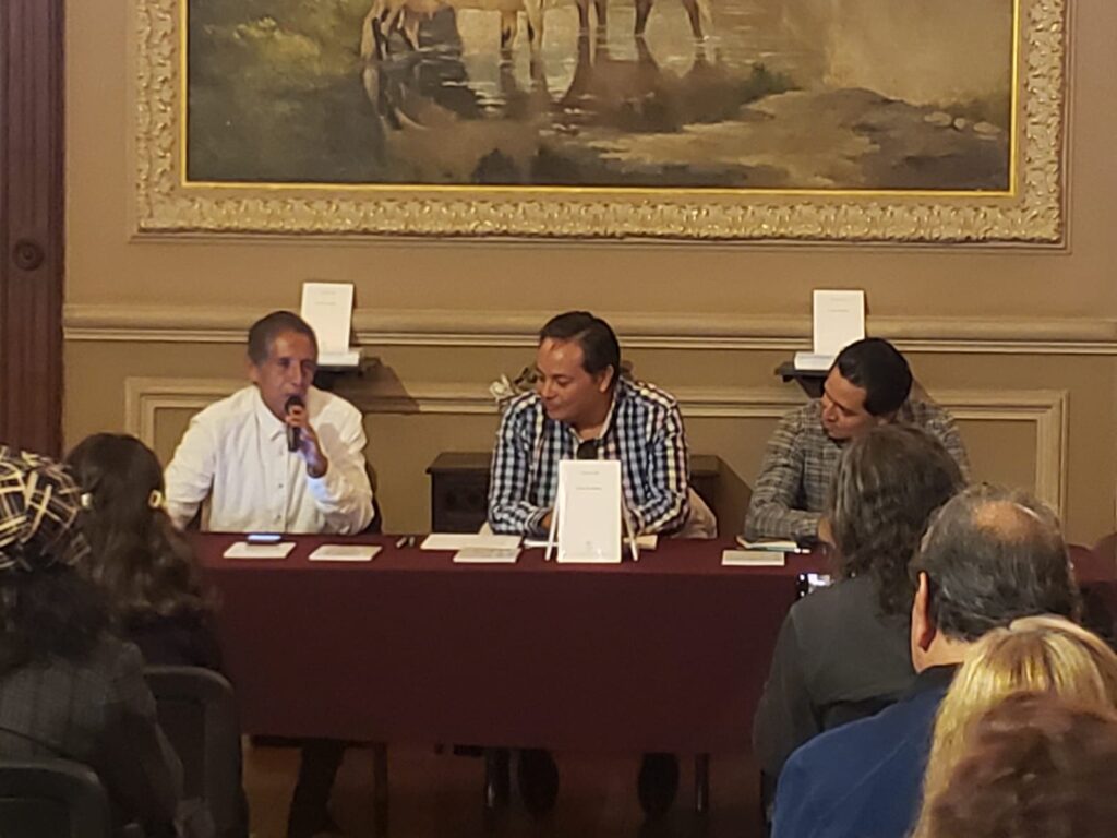 Exitosa presentación de libro de poesía Anfiteatro de Octavio César mendoza en el Museo Nacional de la Máscara