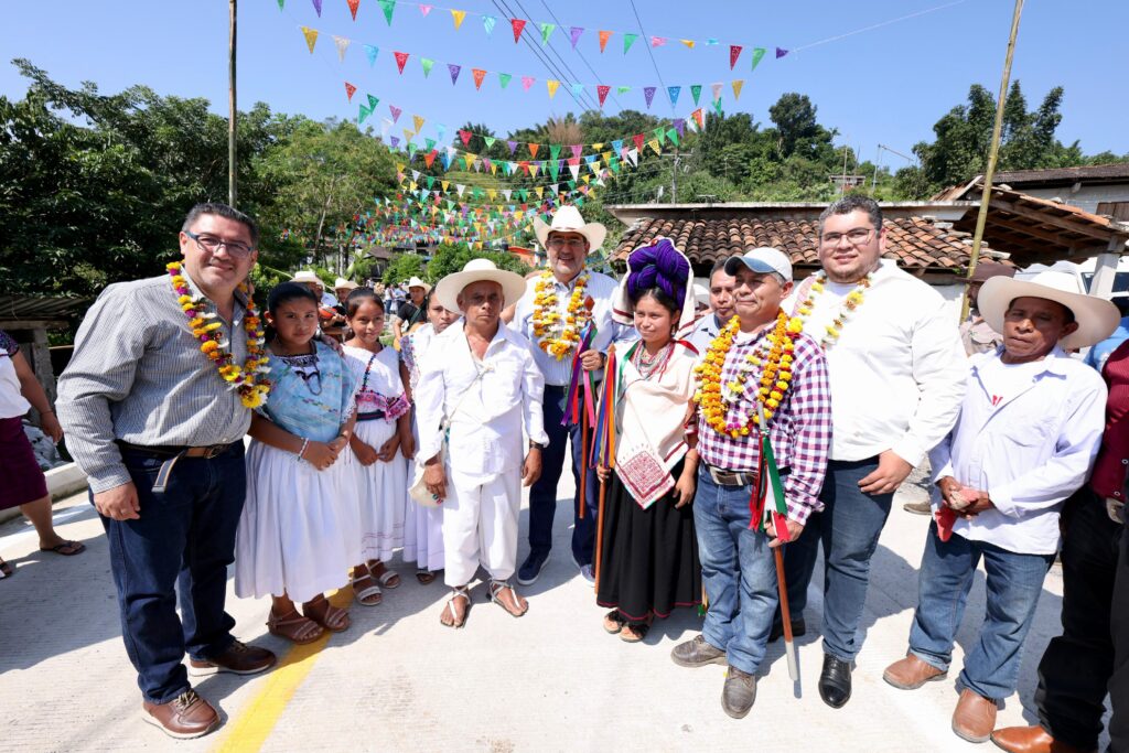 Unidad, pidió Sergio Salomón al entregar infraestructura carretera y obras en Cuetzalan y Xiutetelco