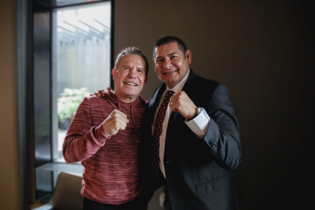 Alejandro Armenta se reunió con Julio César Chávez, ex campeón de box
