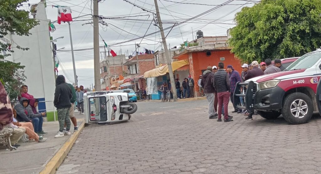 Acusan al edil de Tepatlaxco de auto otorgarse permisos de mototaxis
