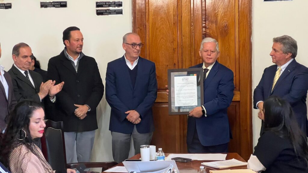 Diversos sectores de la sociedad reconocen y agradecen la labor del presidente Carlos Peredo