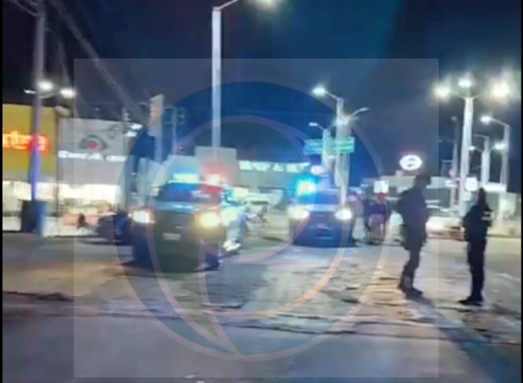 Dejan auto con restos humanos cerca de Wall Mart San Martín Texmelucan