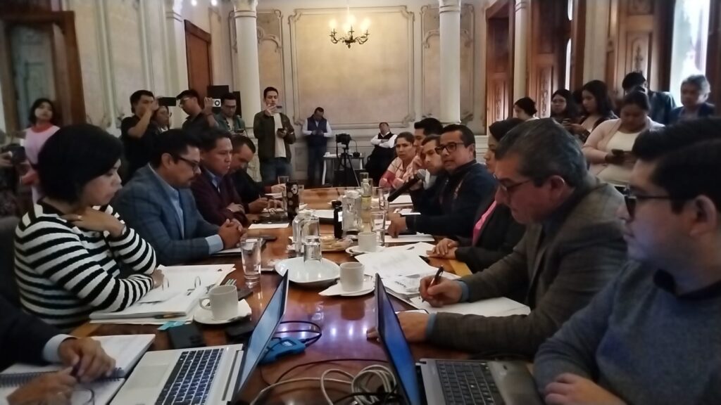 Video: A pesar de dejar deuda millonaria y poco dinero a la siguiente administración, funcionarios de Puebla capital se dieron bono por fin de trienio