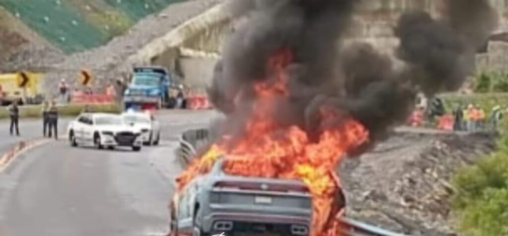 Se quema vehículo en la México Tuxpan