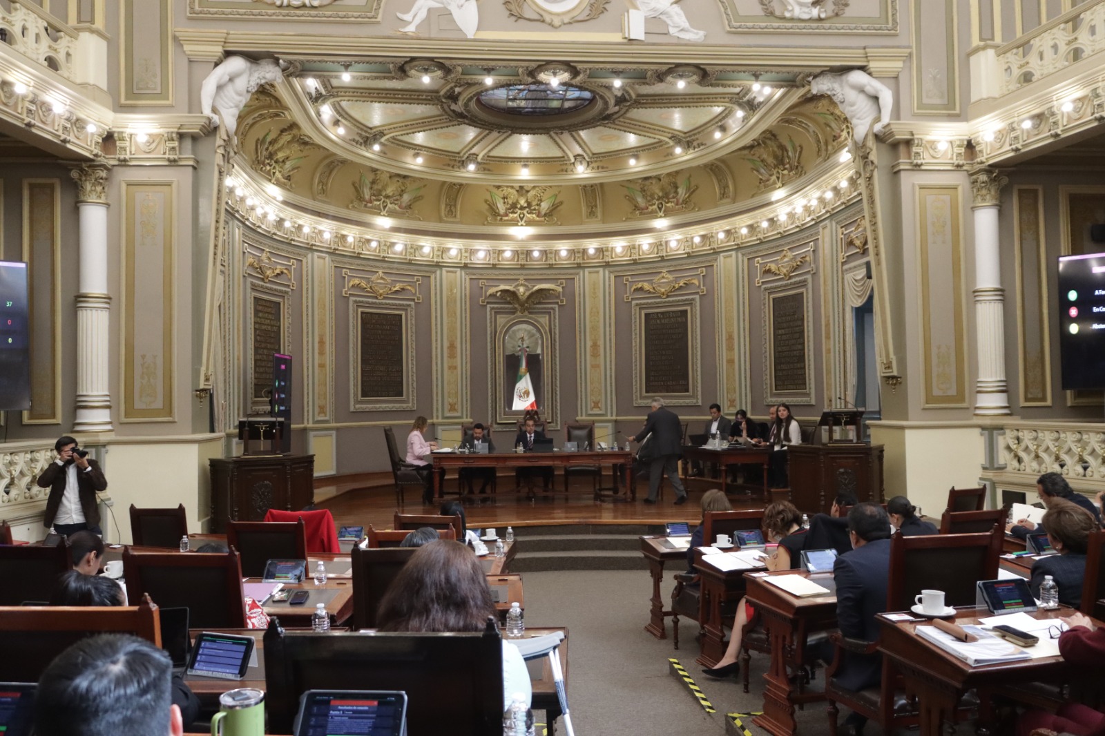 Presentan en el Congreso exhorto para que municipios cumplan con Ley de Imagen Institucional