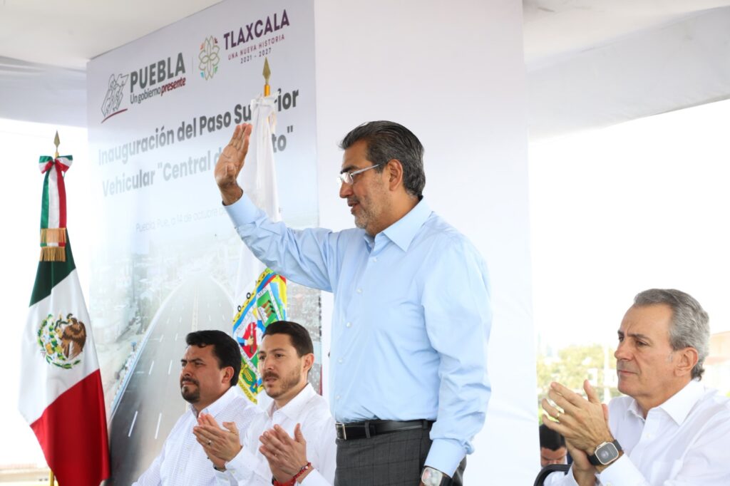 Video desde Puebla: Sergio Salomón entregó iPaso Superior en la Central de Abasto e inició distribuidor vial Puebla-Tlaxcala