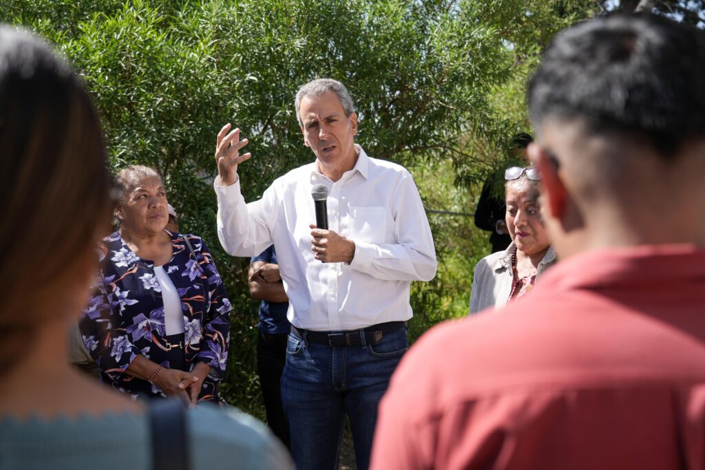 Inicia pavimentación de calles en Amalucan y El Salvador