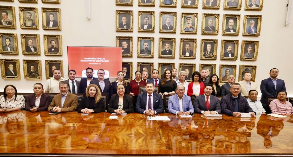 Alejandro Armenta se reunió con sus colaboradores de la próxima secretaría de Gobernación