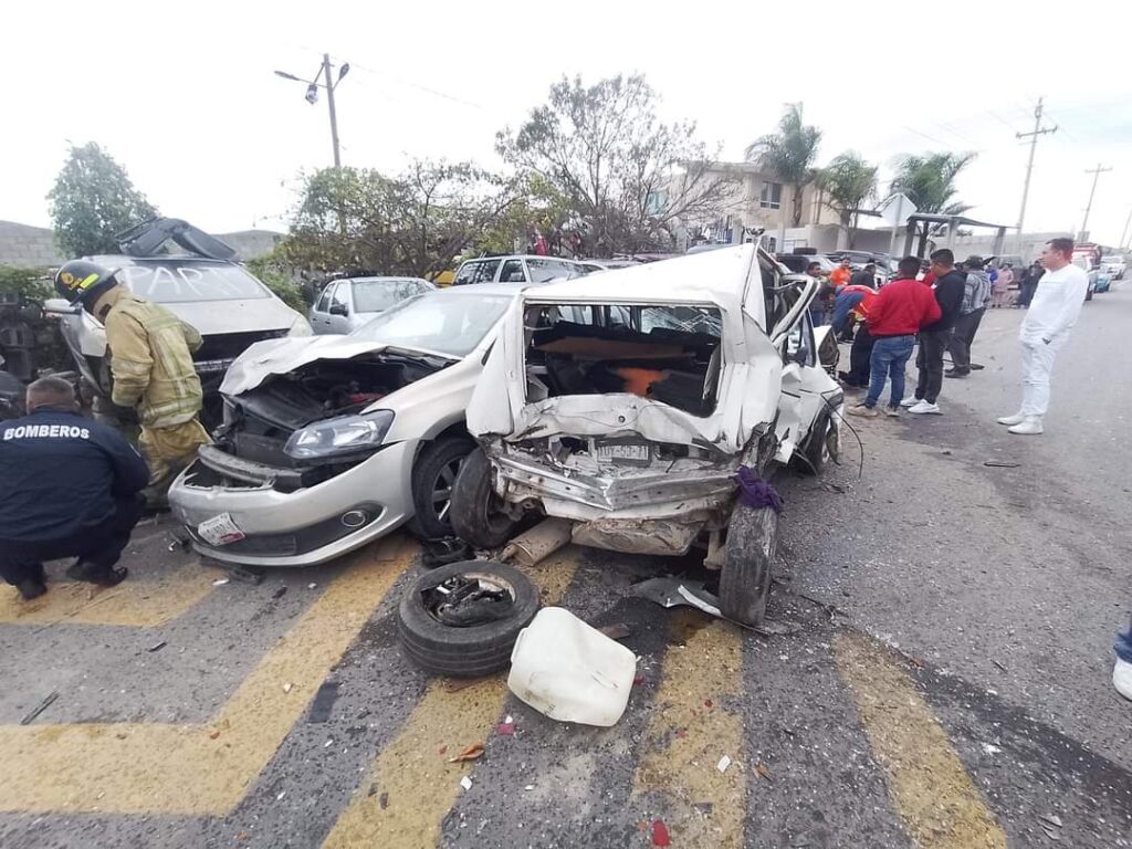 Fuerte accidente sobre la federal a Tehuacán dejó dos lesionados
