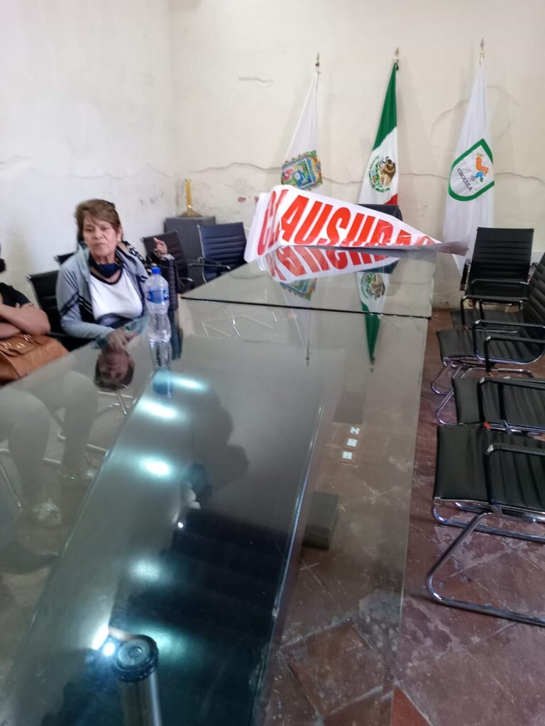 Ciudadanos clausuraron de manera simbólica la presidencia municipal de San Andrés Cholula