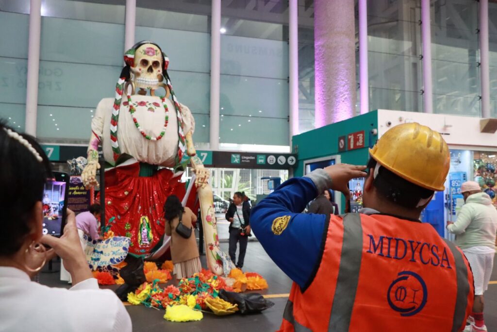 Festival internacional Valle de Catrinas de Atlixco se presenta en el AIFA y aeropuerto Benito Juárez en CdMéx