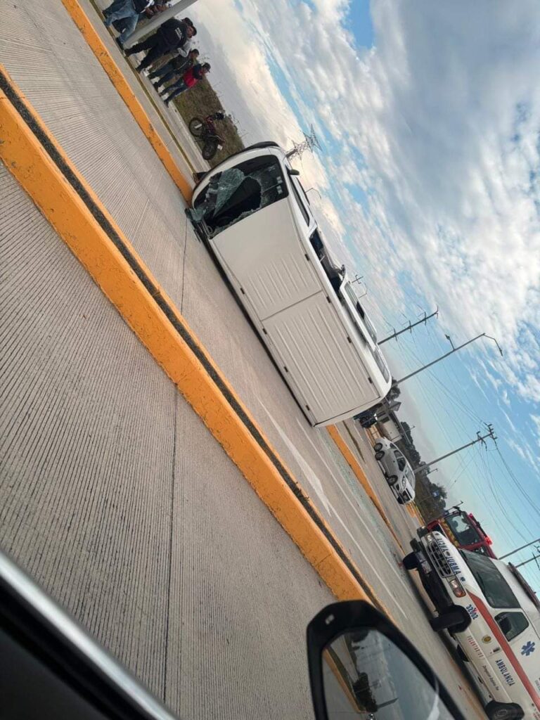 12 heridos, saldo de volcadura de unidad de transporte público presuntamente patito en San José Chiapa