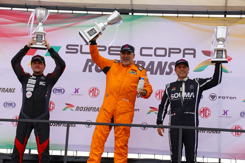 Logra equipo Alpha Racing victoria y doble podio en primera carrera de Puebla