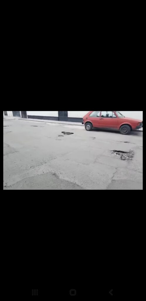 Video: No, no son cráteres lunares, sino los múltiples y profundos baches en las colonias San Pedro y Roma