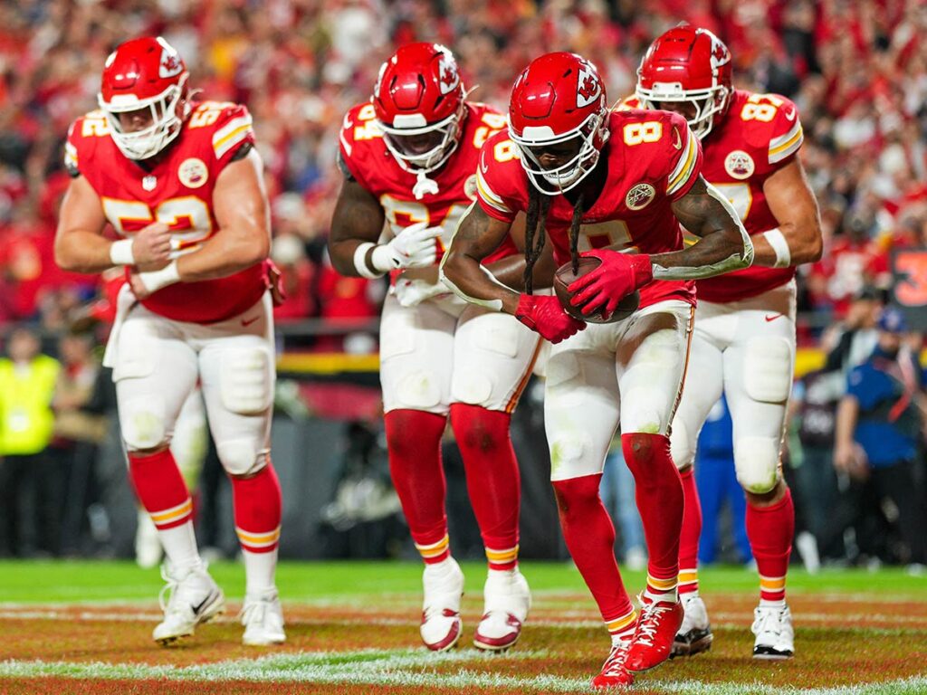 ¡Kansas City triunfa de manera agónica y alarga su invicto en la NFL!