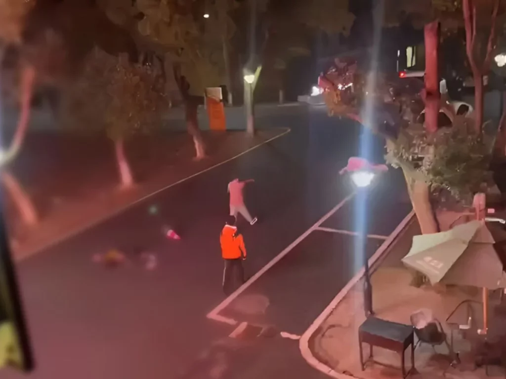 Joven realiza apuñalamiento masivo en una escuela en China; deja 8 muertos