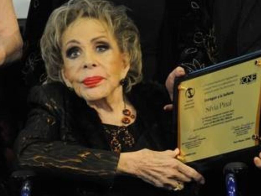 Silvia Pinal no saldrá hoy del hospital por una desmejora en su salud