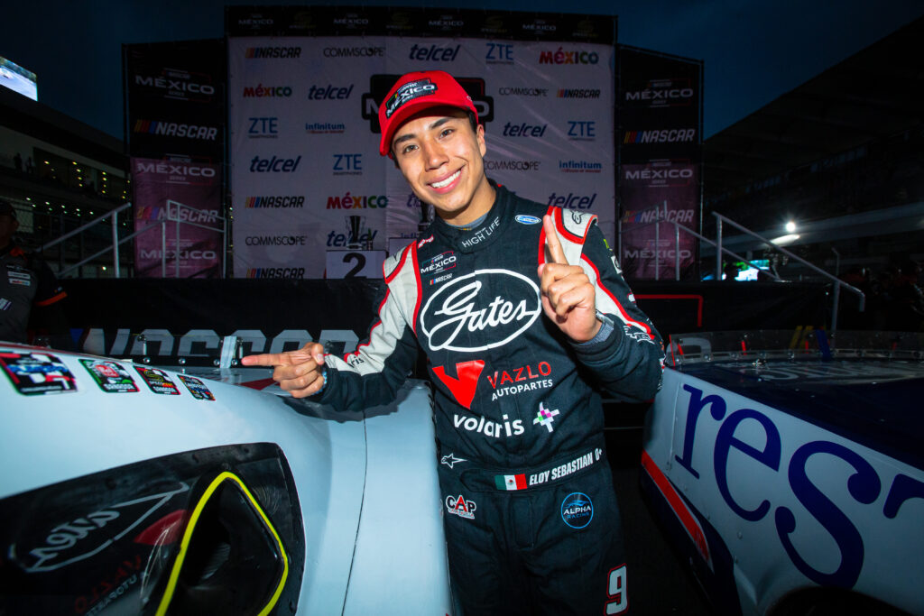 Julio Rejón imponente y el campeón de Nascar México Series es Rubén García Jr.