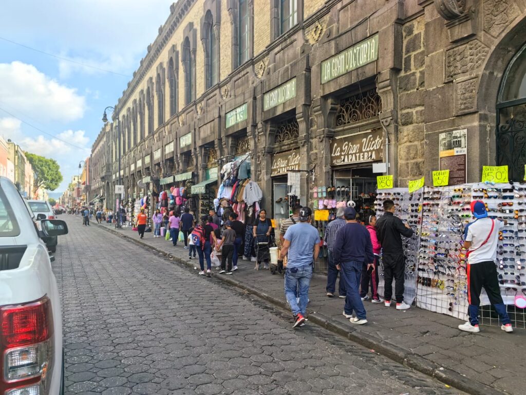 Pide Gobernación municipal a comercio popular liberar el tránsito peatonal