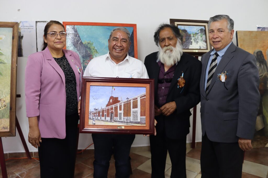 Recupera Severiano de la Rosa la biblioteca de Amozoc; espacio de arte y cultura