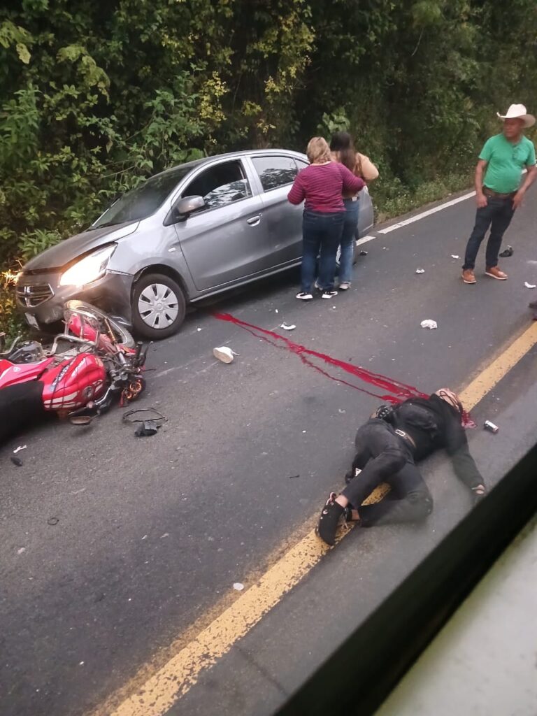 Menores de edad, motociclistas fallecidos en accidente sobre la carretera México Tuxpan