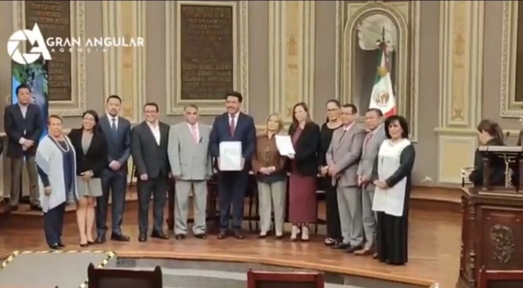 Entrega Javier Aquino al Congreso de Puebla el paquete fiscal 2025