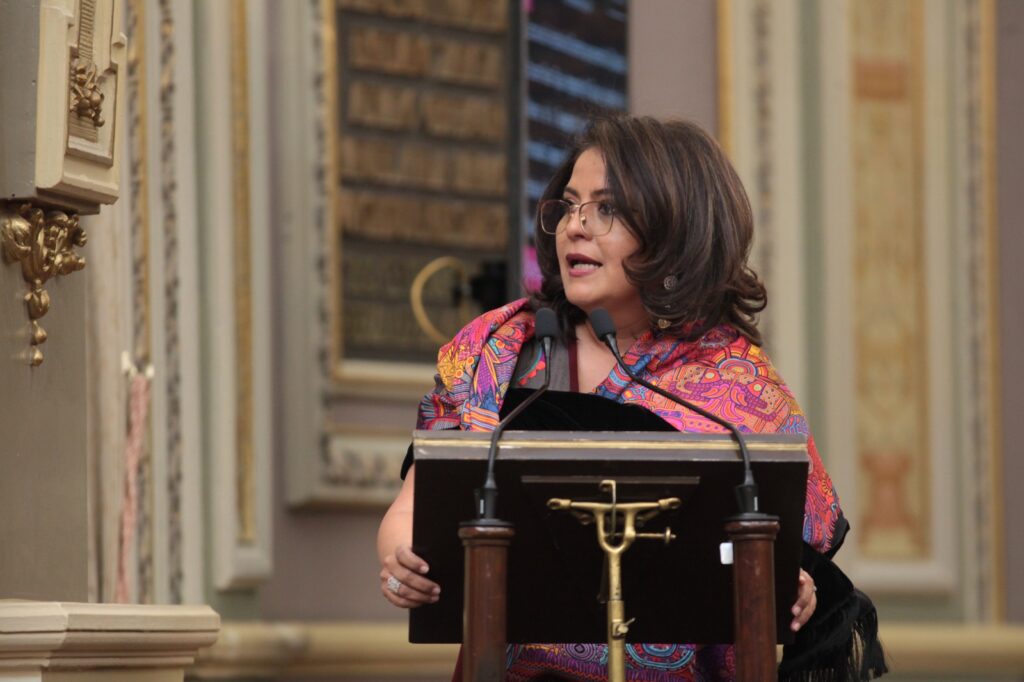 Presentan en el Congreso del Estado, propuesta para regular cobro de títulos profesionales