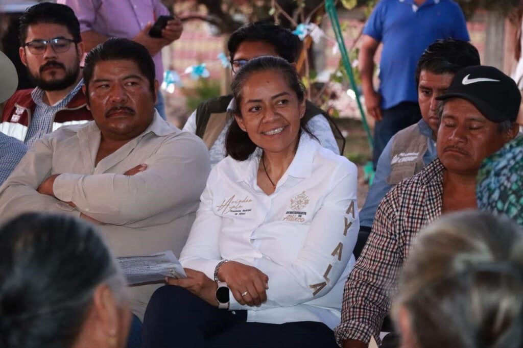 En Atlixco, Ariadna Ayala entrega pavimentación en Atoyatempan