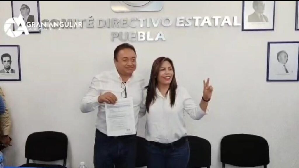 Felipe Velázquez se registra por la dirigencia estatal del PAN