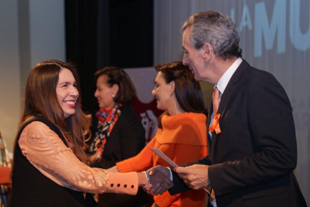 Conmemoran Pepe Chedraui y MariElise el Día Internacional de la Eliminación de la Violencia contra la Mujer