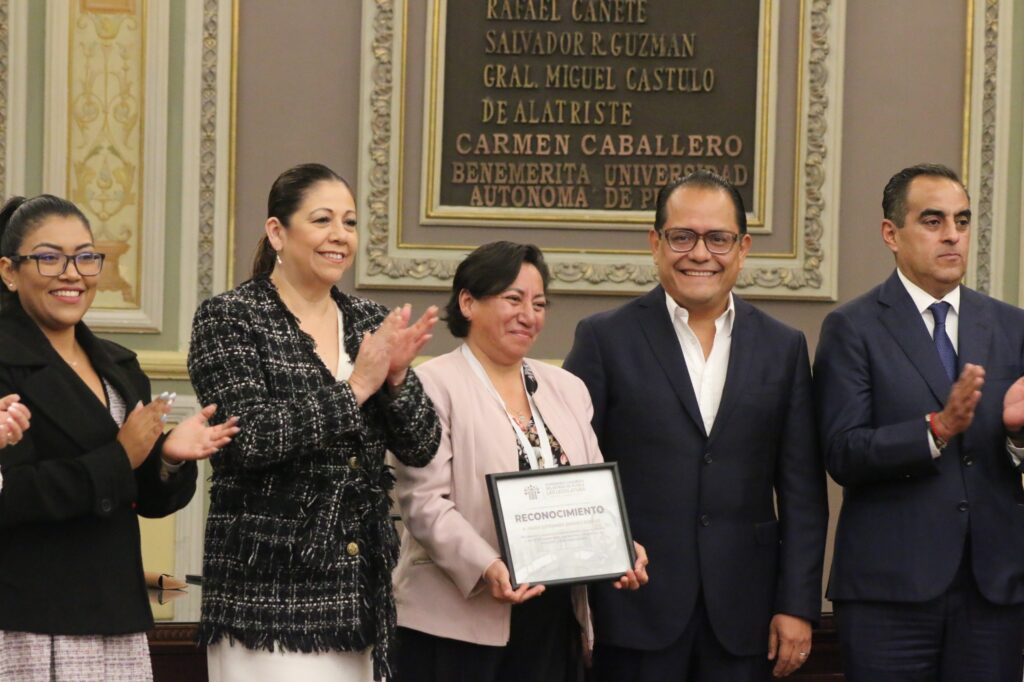 Entrega Congreso del Estado Medalla al Mérito Docente “Juan C. Bonilla”