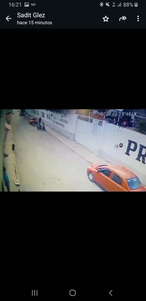 Video: En Amozoc roban motocicleta afuera de una escuela