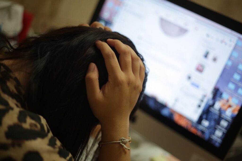 Mujeres, más del 90% de personas que sufre algún tipo de violencia digital