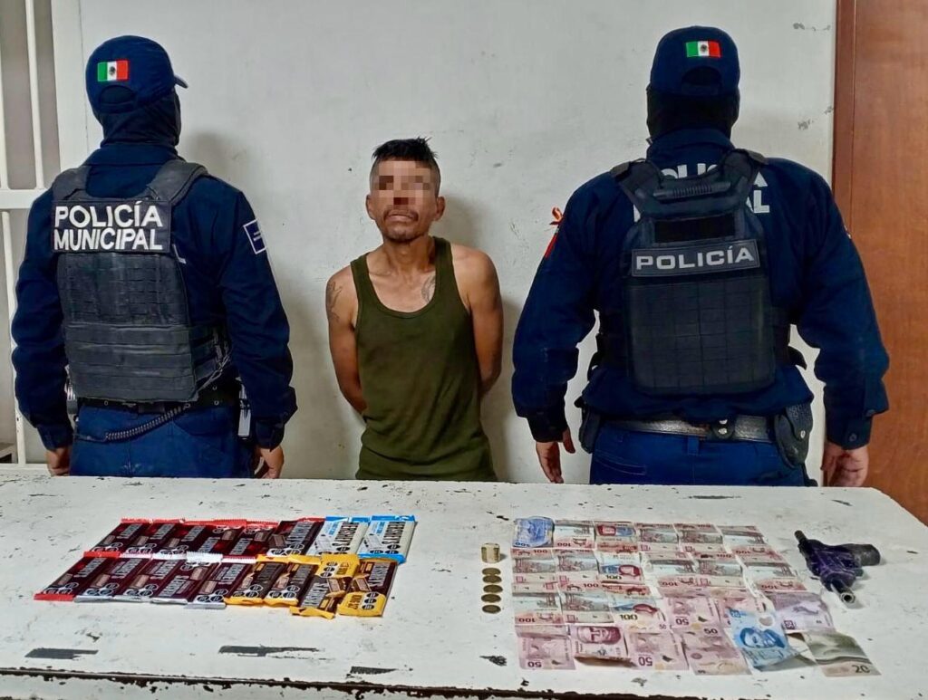 ¡Ratero goloso! Juan se llevó varios Hersheys de una tienda en Cuautlancingo