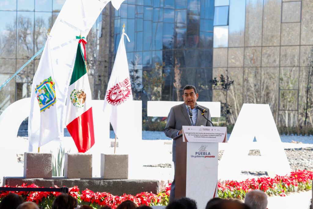 Sergio Salomón entregó complejo científico del IPN Puebla