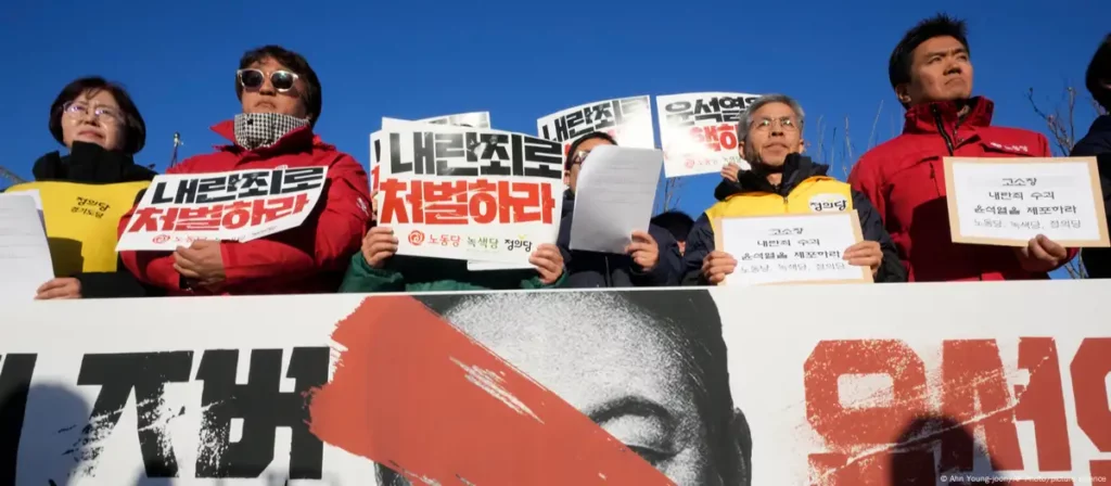 Policía surcoreana investiga a Yoon por posible traición