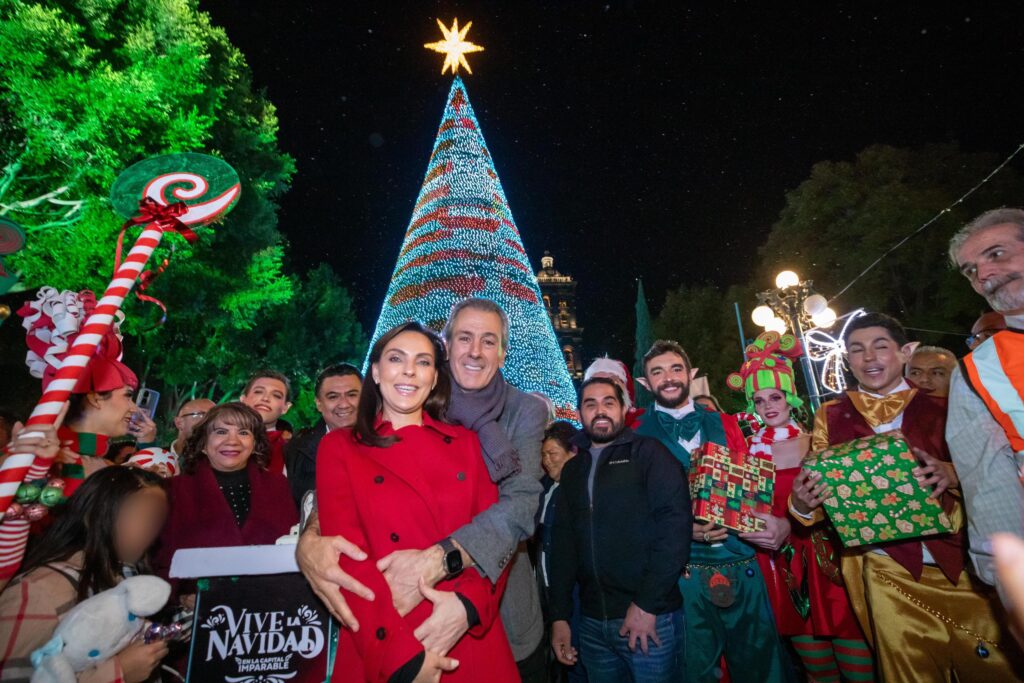 Video: Realizan encendido del árbol navideño y presentan actividades decembrinas en Puebla capital