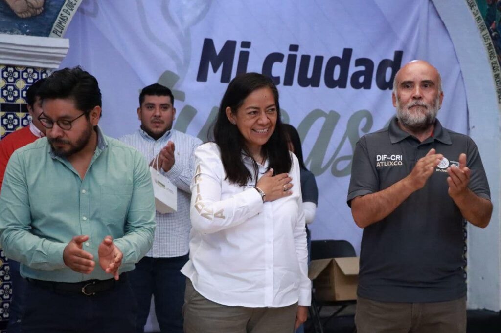 Desde Atlixco: Ariadna Ayala entregó aparatos ortopédicos