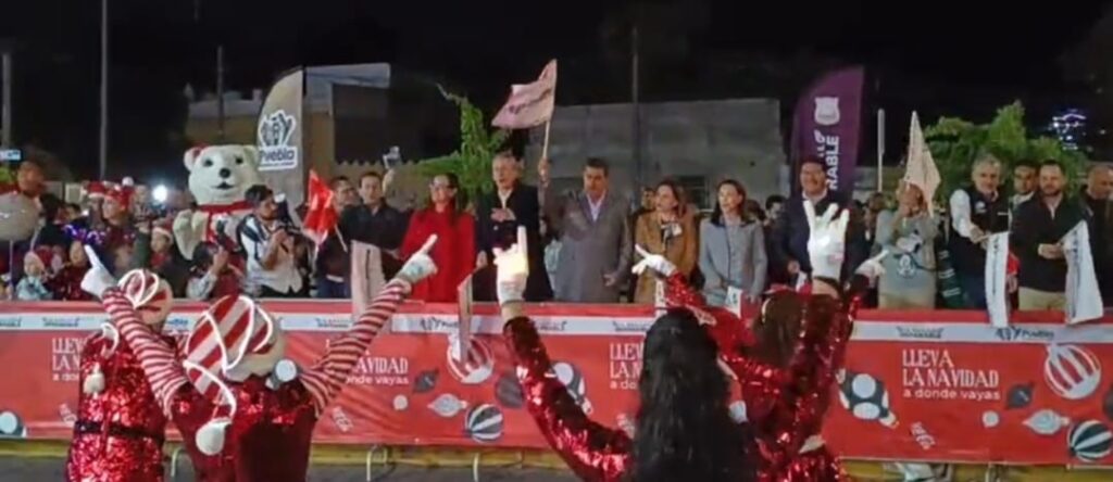 Video: Caravana navideña causó las delicias de grandes y chicos