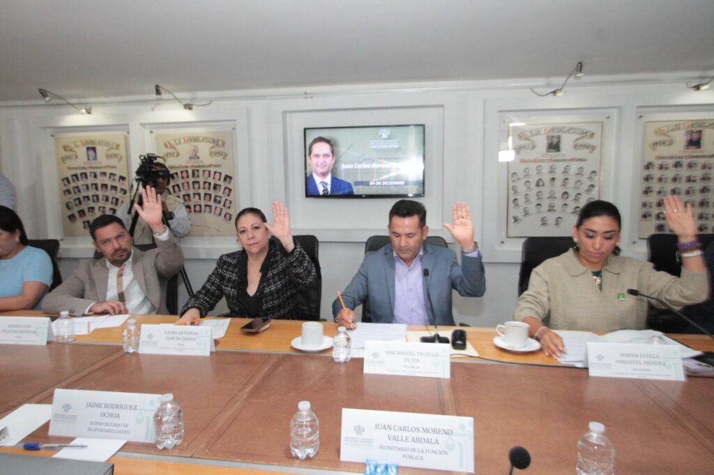 Comparecen en Comisiones del Congreso secretarios de la Función Pública y Economía