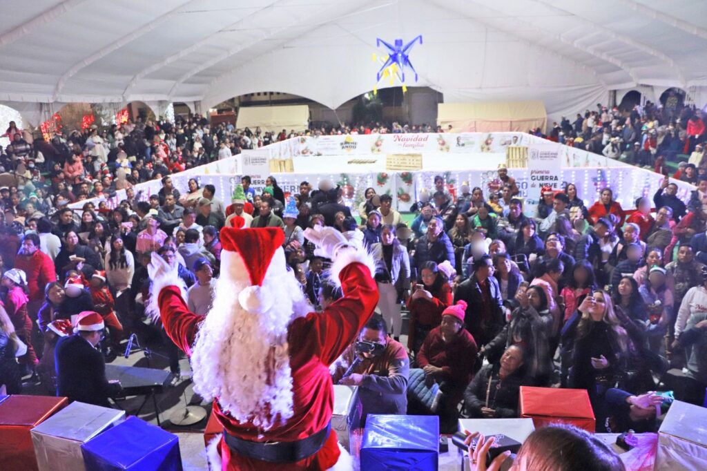 Omar Muñoz enciende la Navidad en Cuautlancingo